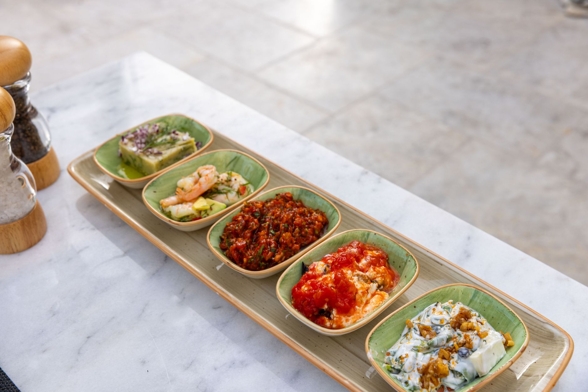 10 idées d'entrées simples et — plateau d'entrées colorées avec dips