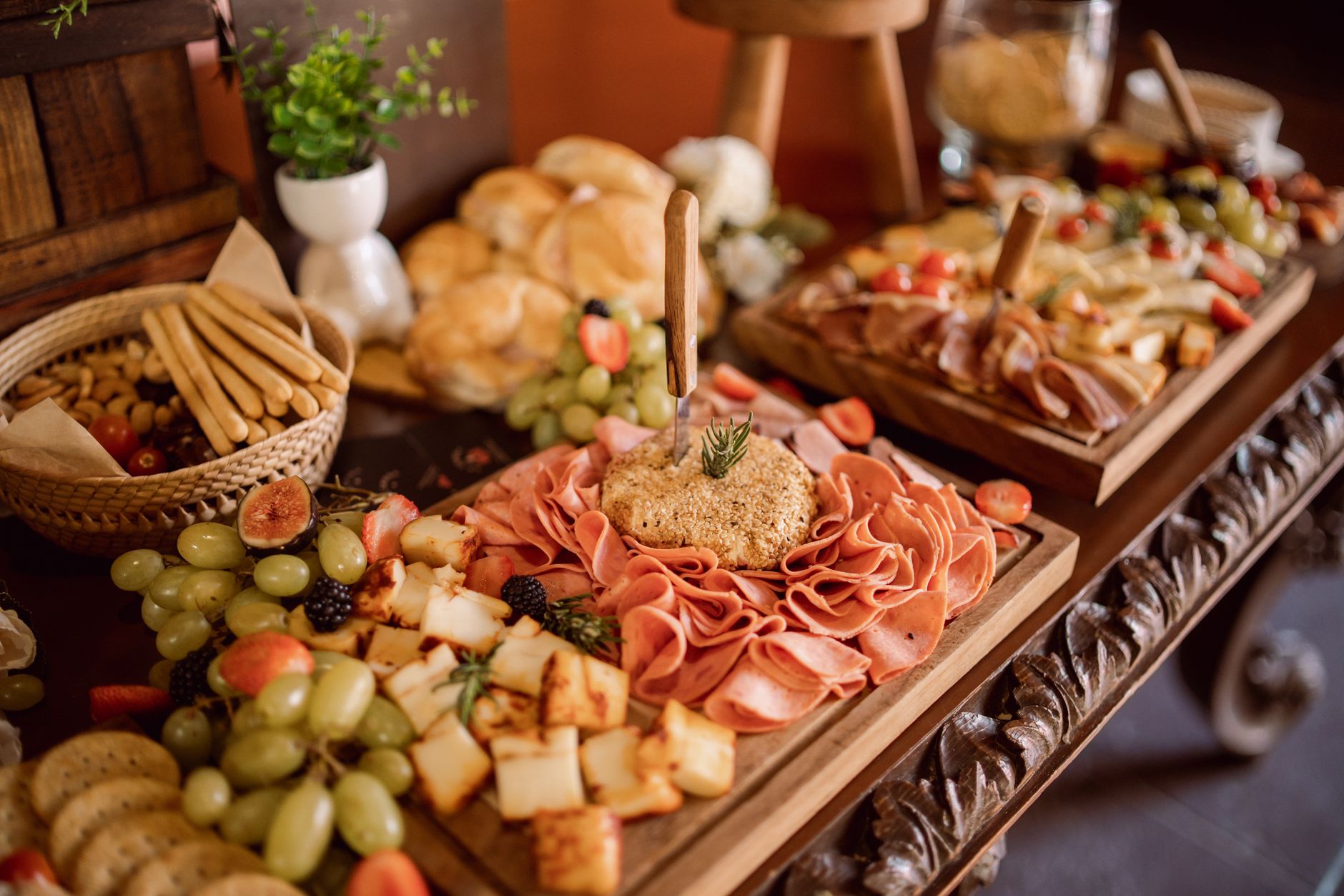 Apéritif froid à préparer à l’avance pour les fêtes : principes de base et quantités — plateau d'apéritifs froids festifs