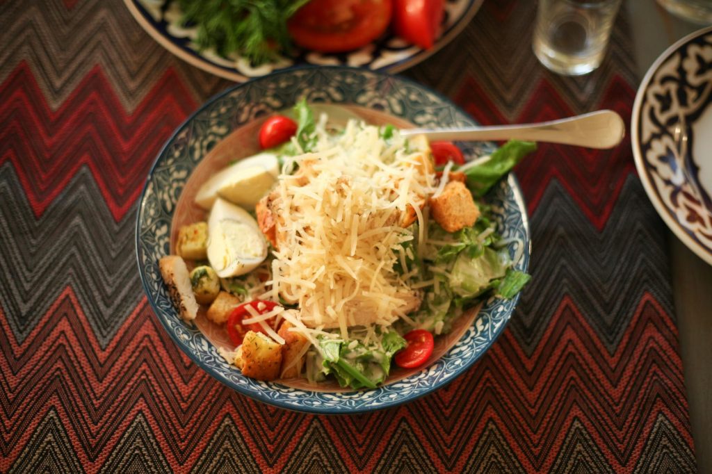 La vraie salade César et — salade César avec fromage parmesan