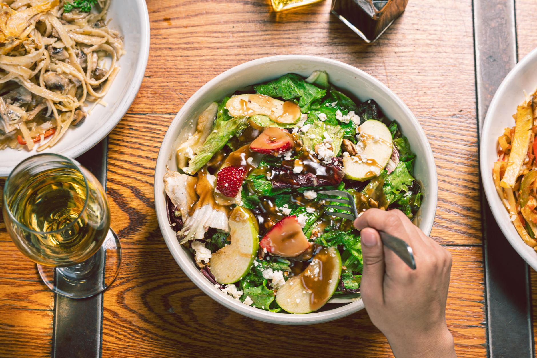 Meilleure vinaigrette pour salade de pâtes : comprendre la base qui marche à tous les coups — salade de pâtes avec ingrédients de vinaigrette