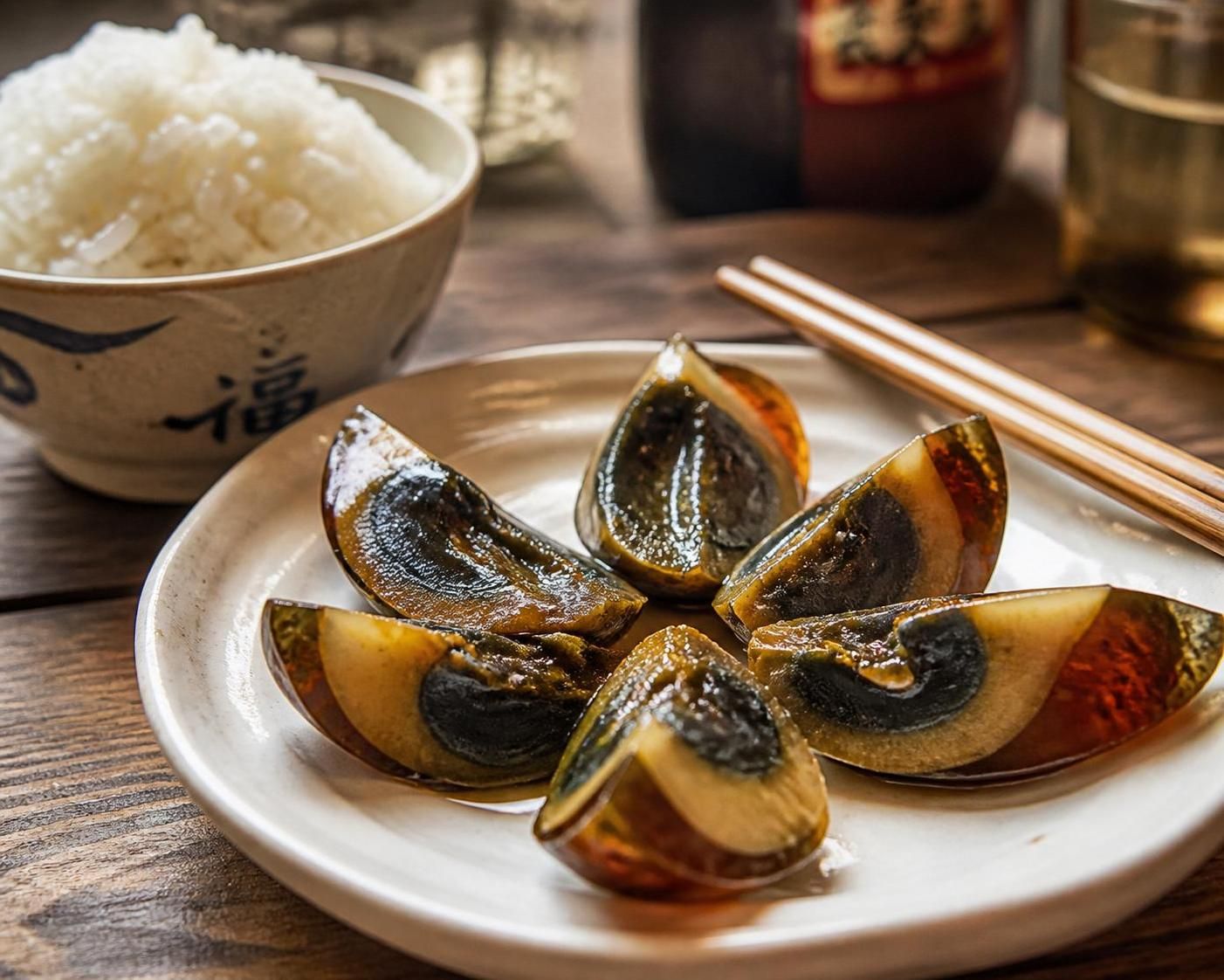 découvrez tout sur l'œuf de 100 ans : sa fabrication traditionnelle, ses saveurs uniques et les meilleurs endroits pour en acheter en france.