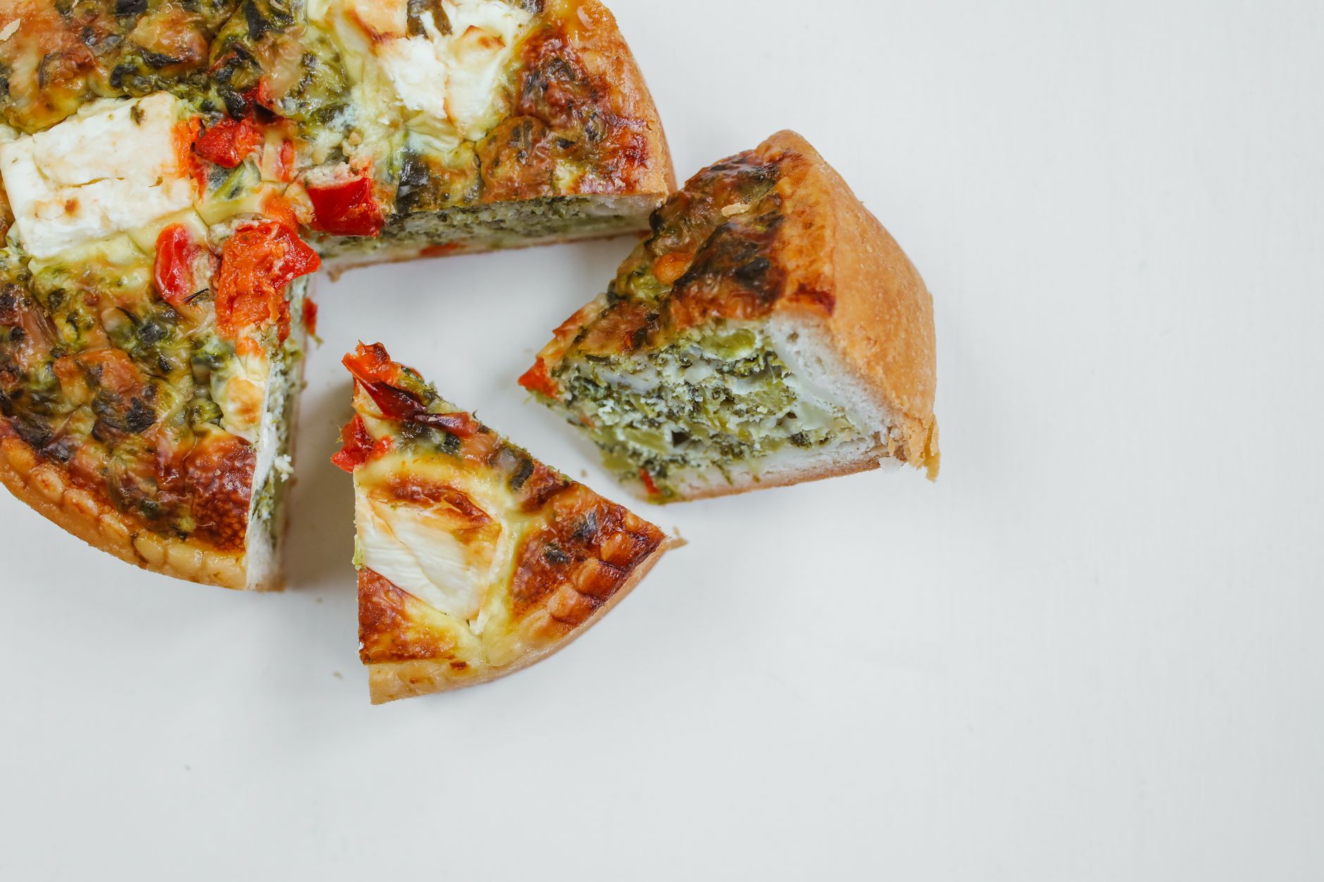 Quiche chèvre épinards avec pâte : la base croustillante qui sent la brasserie — part de quiche chèvre épinards