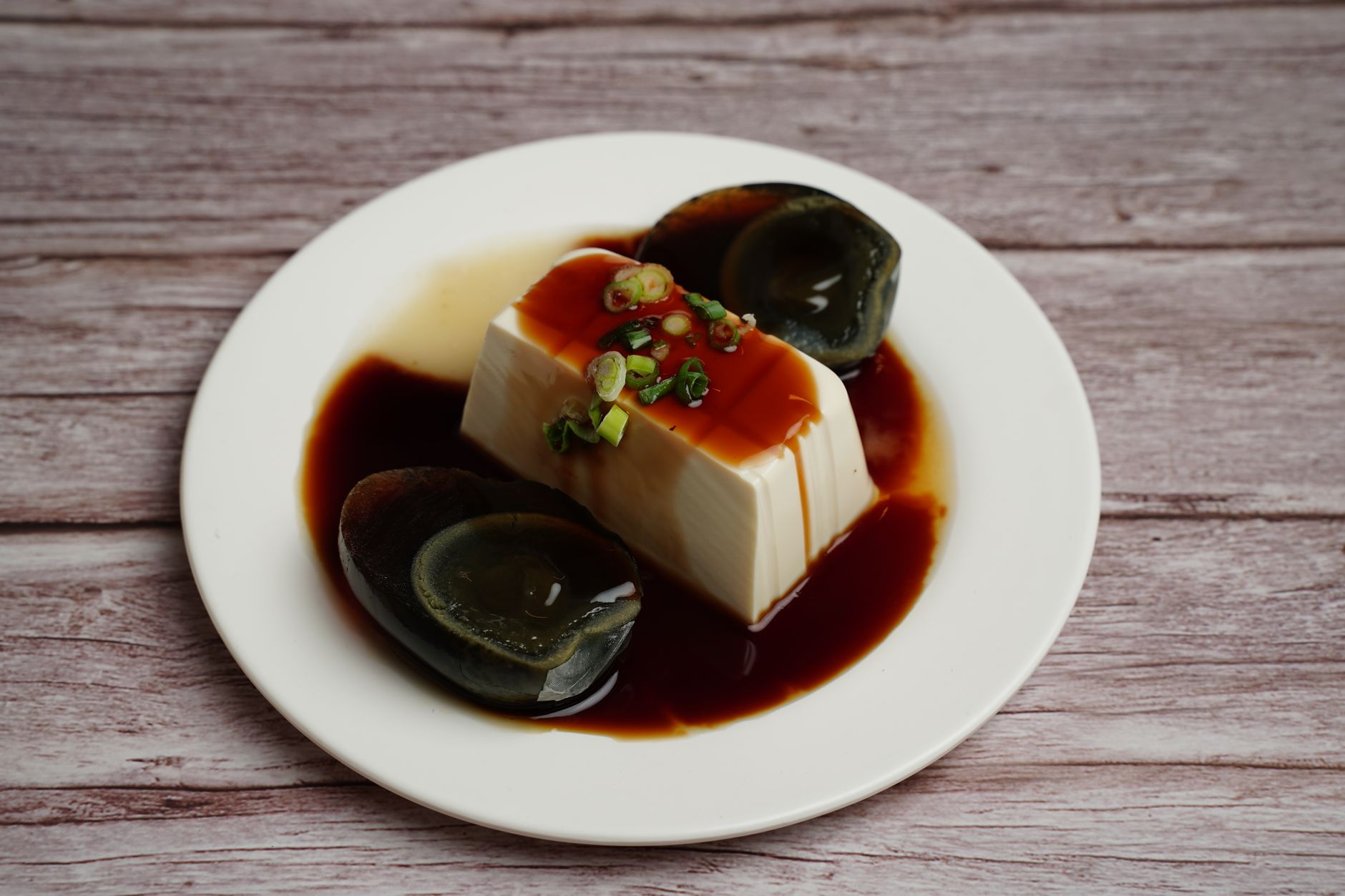 Œuf de 100 ans : origine, mythes et réalité d’un classique chinois — œuf centenaire noir